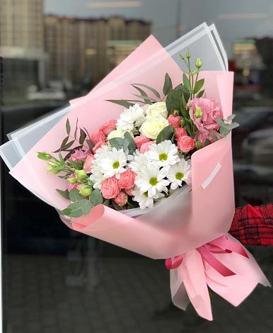 Букет цветов из: Розы, Лизиантусы и Хризантемы в Рычково